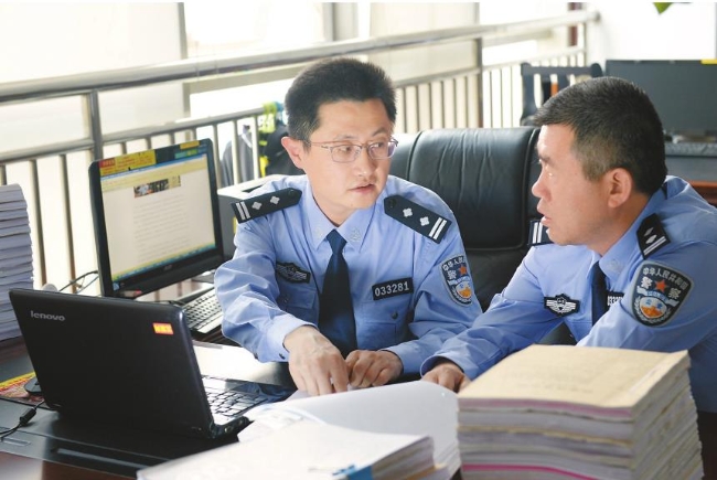 铁腕扫黑重拳除恶 我们担当前行